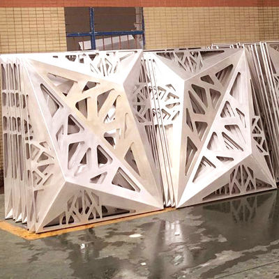 Διατρημένα 3D προεξοχήντα πάνελ επένδυσης αλουμινίου για κομψή διακόσμηση προσόφων κτιρίων